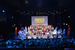 G-Orkest Euphonia uit Eibergen zet geweldige show neer in grote Theatertent van de Zwarte Cross