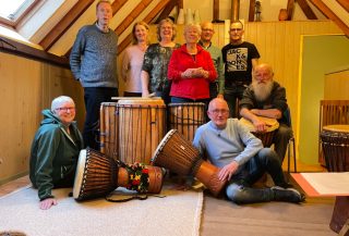 uur-djembe-plezier-in-de-dorpskerk-ruurlo-tijdens-open-kerk